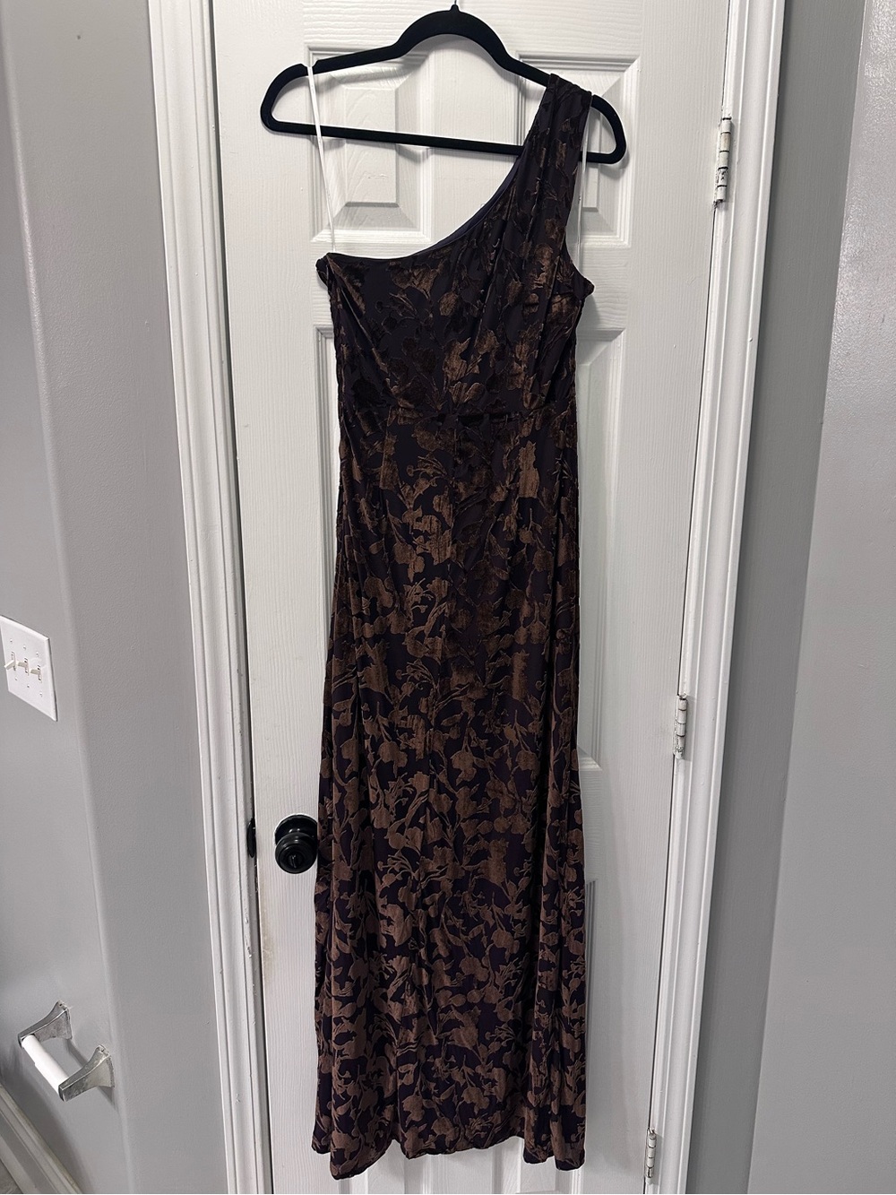 Lulus Marvelous Moi Dark Plum Burnout Velvet One-shoulder Maxi Dress Purple - Picture 2 of 5